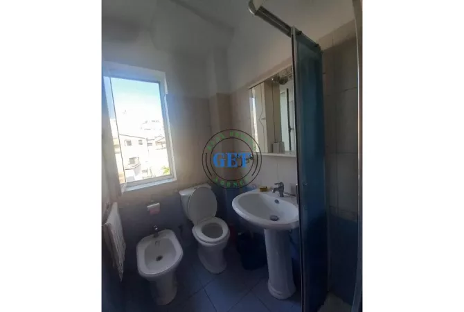 Shtepi ne shitje Apartament ne Durres, 2+1, Mobilimi E mobiluar, Pagesa 120,000  Euro.