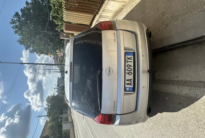 Makina ne shitje ne Lushnje, Opel, 2006 Diesel,Kambio Manual Pagesa 2,500  Euro.