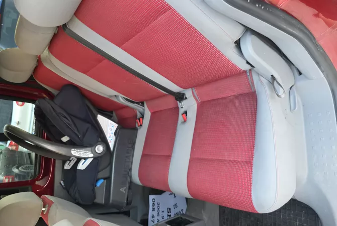 Auto in Vendita a Tirana, Volkswagen, 2006 Diesel,Kambio Automatik Pagamento 5,999  Euro.