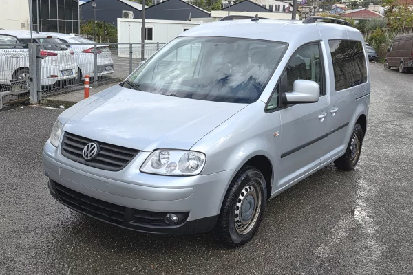 Makina ne shitje ne Tirane - 4,999 Euro