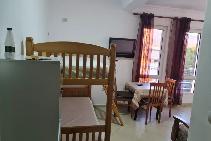 Shtepi me qera Apartament ne Tirane, Garsoniere, Mobilimi E mobiluar, Pagesa 380  Euro.