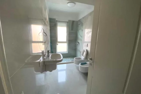 Shtepi me qera 3+1 ne Tirane - 650 Euro