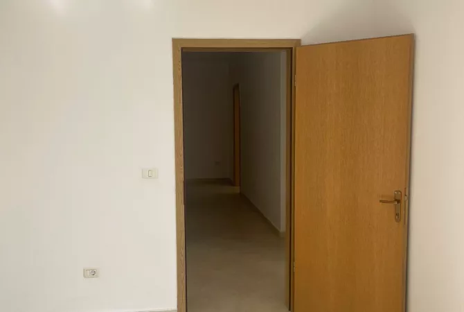 Shtepi me qera Apartament ne Tirane, 2+1, Mobilimi Bosh, pa mobiluar, Pagesa 1,100  Euro.
