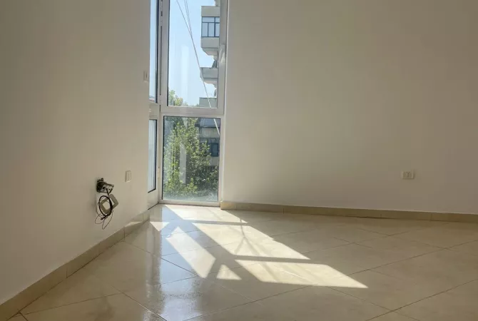 Shtepi me qera 2+1 ne Tirane - 1,100 Euro