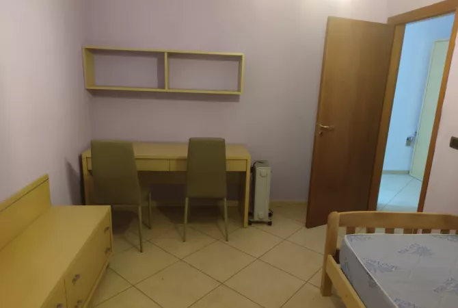 Shtepi me qera Apartament ne Tirane, 2+1, Mobilimi E mobiluar, Pagesa 70,000  Leke.