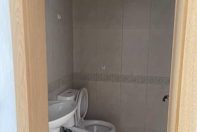 Shtepi me qera 2+1 ne Tirane - 1,100 Euro