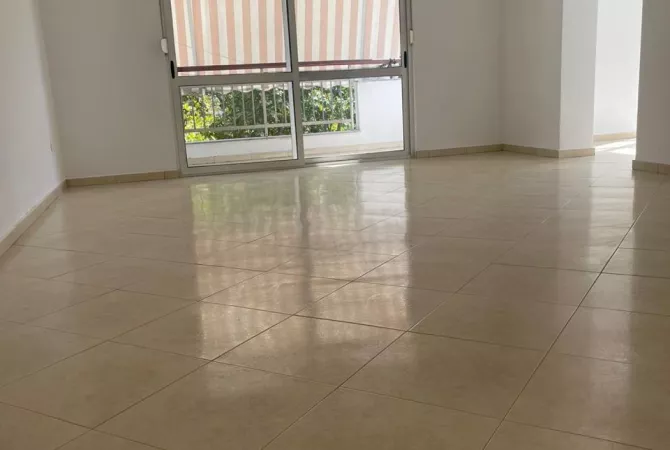 Shtepi me qera Apartament ne Tirane, 2+1, Mobilimi Bosh, pa mobiluar, Pagesa 1,100  Euro.