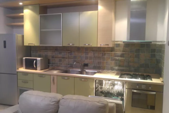Shtepi me qera 2+1 ne Tirane - 70,000 Leke