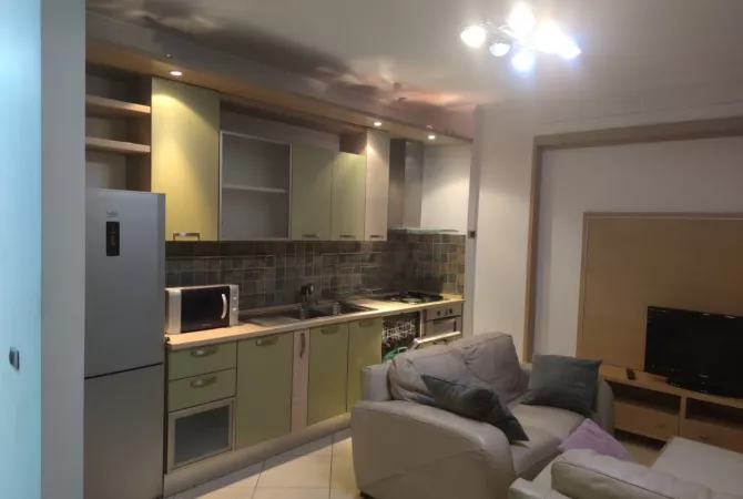 Shtepi me qera 2+1 ne Tirane - 70,000 Leke