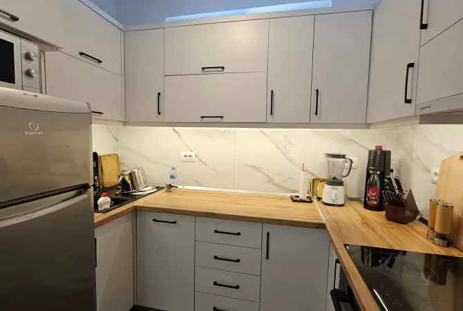 Shtepi me qera 3+1 ne Tirane - 1,100 Euro