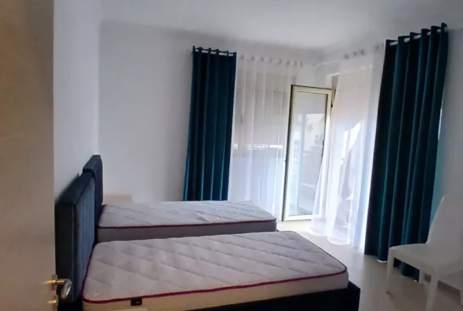 Shtepi me qera 2+1 ne Tirane - 1,000 Euro