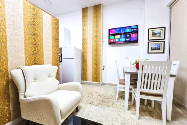 Shtepi me qera Apartament ne Tirane, Garsoniere, Mobilimi E mobiluar, Pagesa 400  Euro.