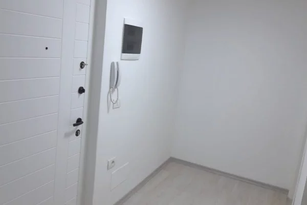 Ambient biznesi me qera 3+1 ne Tirane - 90,000 Leke