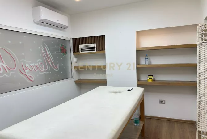 MYSLYM SHYRI, AMBIENT KOMERCIAL PER QIRA