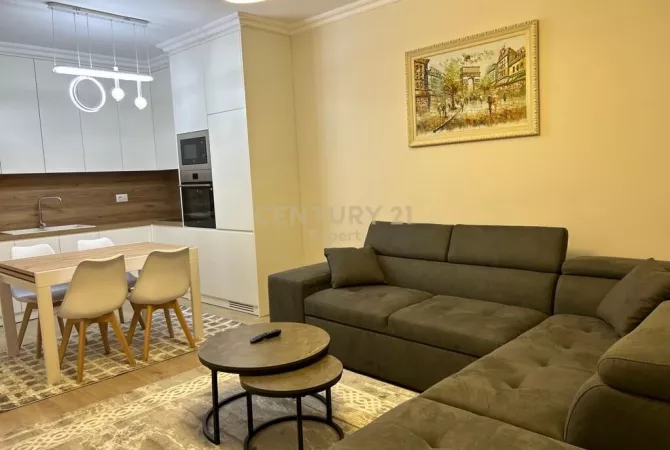 Shtepi me qera 2+1 ne Tirane - 1,300 Euro