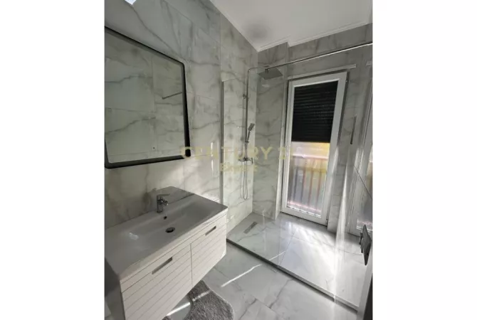 Shtepi me qera Apartament ne Tirane, 2+1, Mobilimi E mobiluar, Pagesa 1,300  Euro.