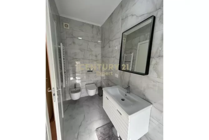 Shtepi me qera Apartament ne Tirane, 2+1, Mobilimi E mobiluar, Pagesa 1,300  Euro.