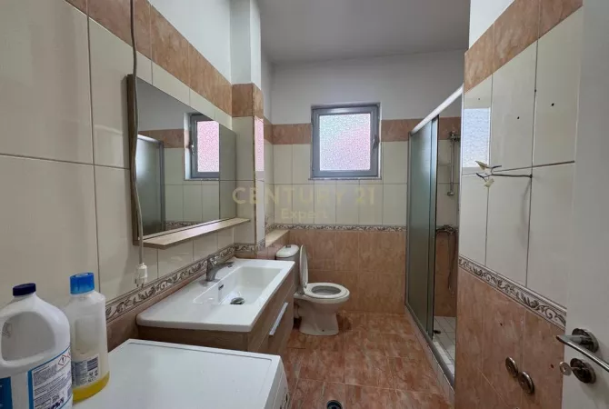 Shtepi me qera Apartament ne Tirane, 2+1, Mobilimi E mobiluar, Pagesa 600  Euro.