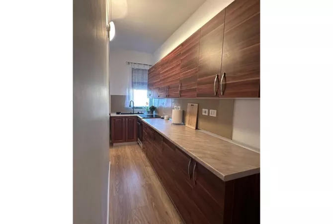 Shtepi ne shitje Apartament ne Tirane, 1+1, Mobilimi E mobiluar, Pagesa 165,000  Euro.
