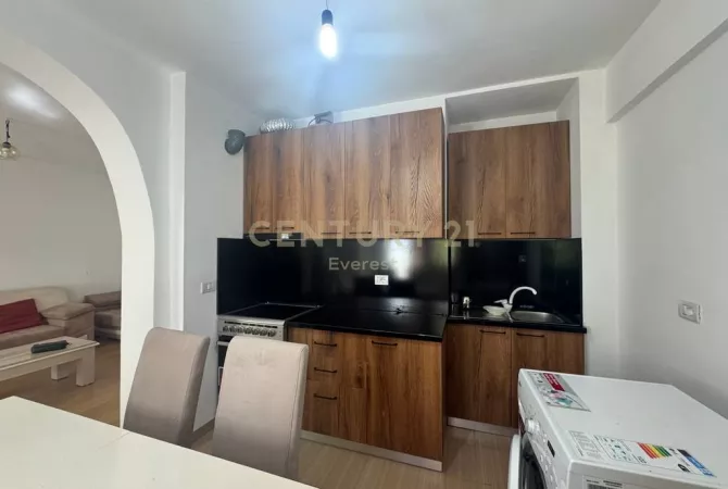 Shtepi me qera Apartament ne Tirane, 1+1, Mobilimi E mobiluar, Pagesa 400  Euro.