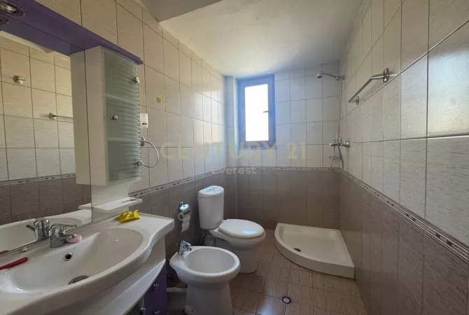 Shtepi me qera Apartament ne Tirane, 1+1, Mobilimi E mobiluar, Pagesa 400  Euro.