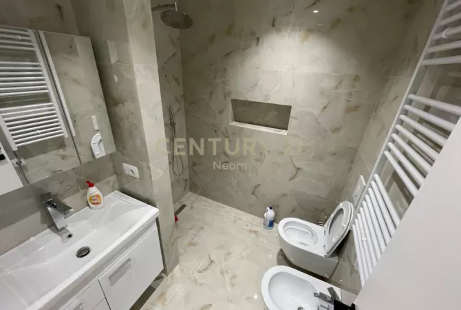 Shtepi me qera Apartament ne Tirane, 2+1, Mobilimi E mobiluar, Pagesa 700  Euro.