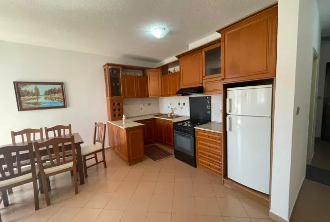Shtepi me qera Apartament ne Tirane, 2+1, Mobilimi E mobiluar, Pagesa 700  Euro.