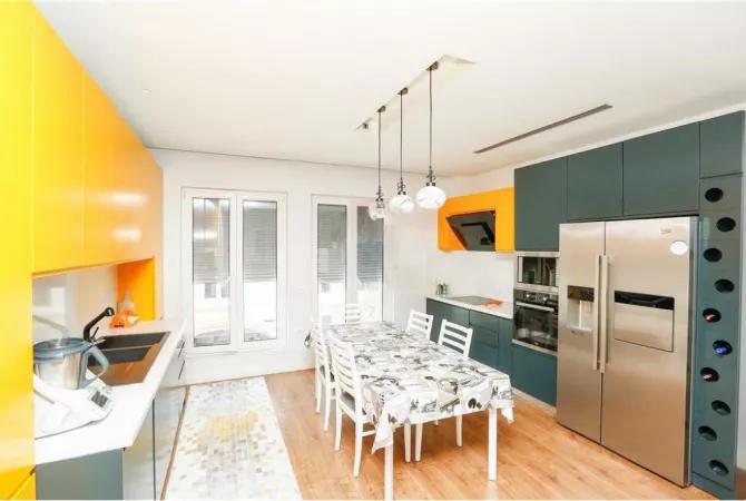 Shtepi me qera Vila Luksoze ne Tirane, 4+1, Mobilimi E mobiluar, Pagesa 2,400  Euro.