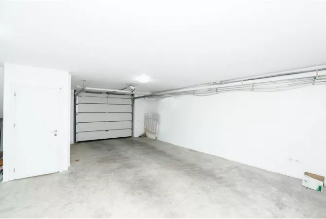 Shtepi me qera Vila Luksoze ne Tirane, 4+1, Mobilimi E mobiluar, Pagesa 2,400  Euro.