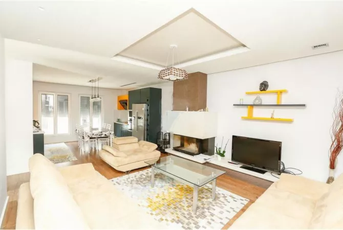 Casa in affitto 4+1 a Tirana - 2,400 Euro