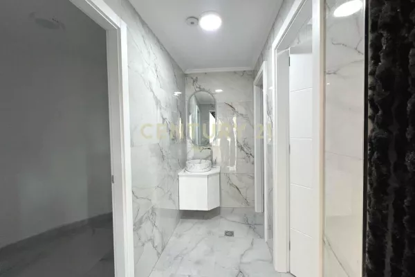 Jepet per Qira Ambient 190 m2 tek Liqeni i Thate 