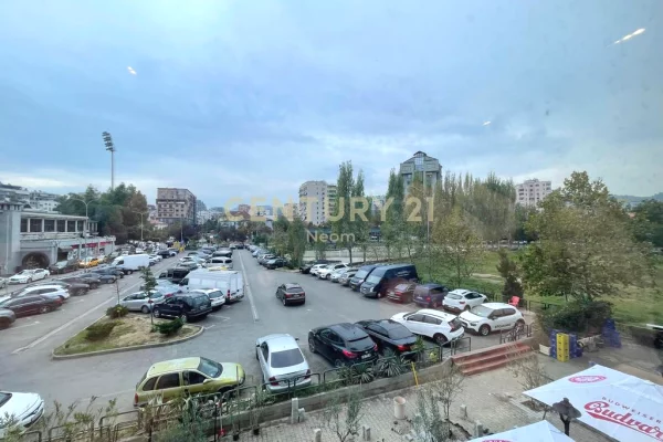 JEPET PER QIRA, ZYRE E INVESTUAR NE DETAJ, TEK STADIUMI DINAMO