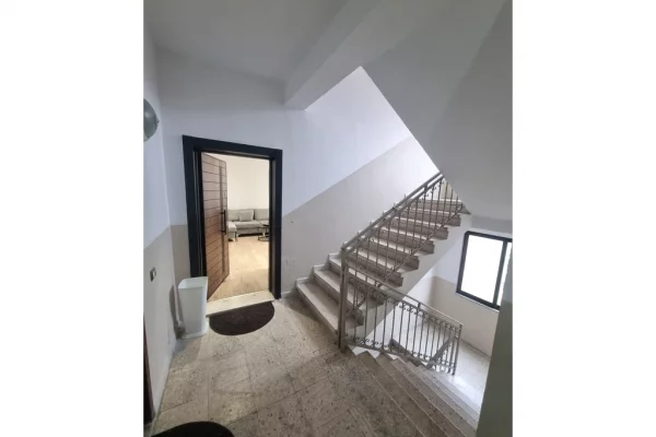 Shtepi me qera Apartament ne Tirane, 2+1, Mobilimi E mobiluar, Pagesa 650  Euro.