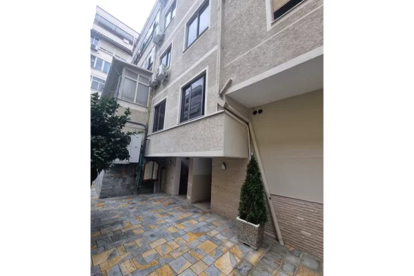 Shtepi me qera Apartament ne Tirane, 2+1, Mobilimi E mobiluar, Pagesa 650  Euro.