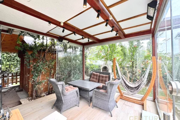 Shtepi me qera Vila Luksoze ne Tirane, 3+1, Mobilimi E mobiluar, Pagesa 2,500  Euro.