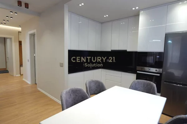 Shtepi me qera 2+1 ne Tirane - 1,250 Euro