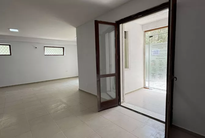 Ambient biznesi ne shitje 1+1 ne Tirane - 115,000 Euro