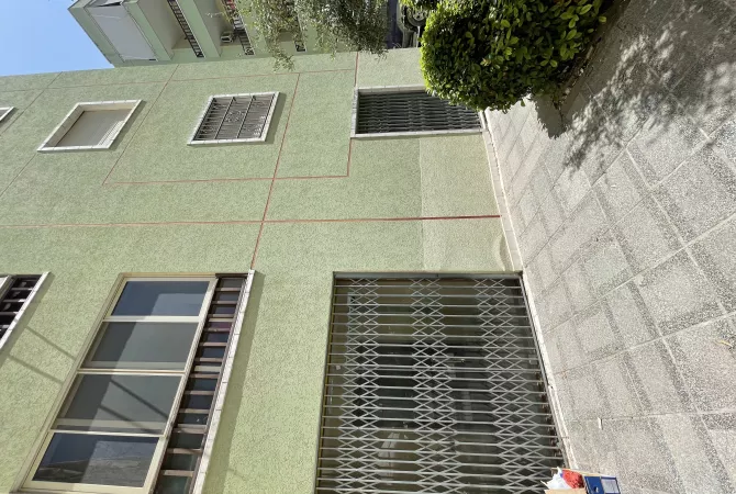 Okazion dyqani, shitet ose nderrohet