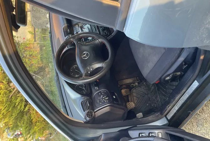 Makina ne shitje ne Lushnje, Mercedes-Benz, 2006 Diesel,Kambio Manual Pagesa 5,000  Euro.