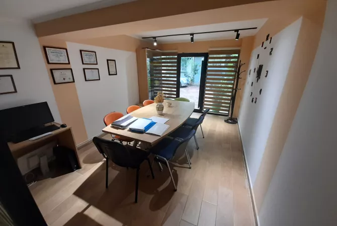 Ambient biznesi ne shitje 3+1 ne Tirane - 105,000 Euro