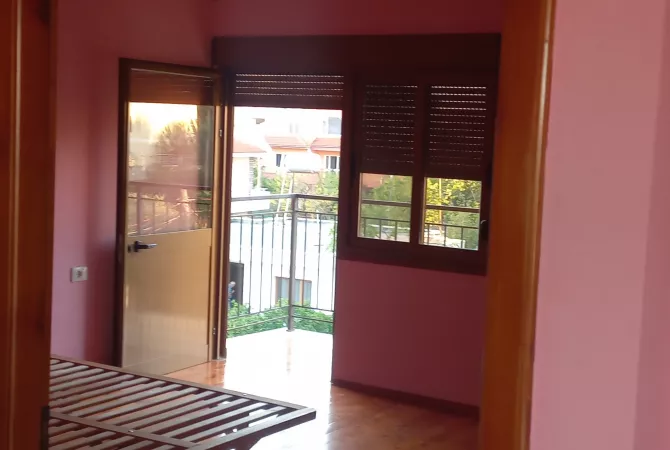 Shtepi me qera 2+1 ne Tirane - 40,000 Leke