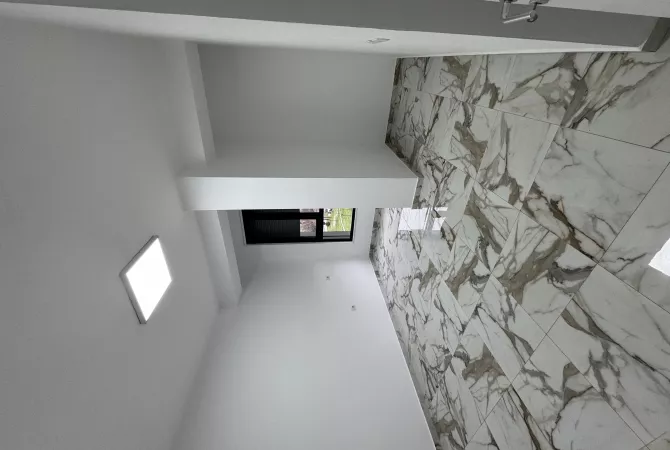 Ambient biznesi me qera 3+1 ne Tirane - 58,000 Leke