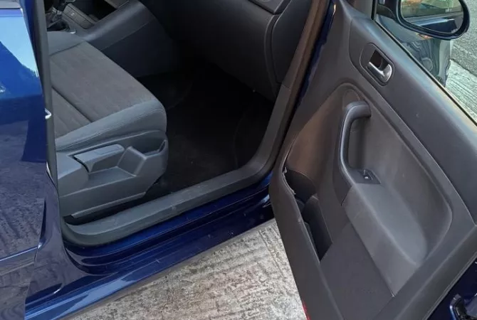 Makina ne shitje ne Korce, Volkswagen, 2007 Diesel,Kambio Automatik Pagesa 5,500  Euro.