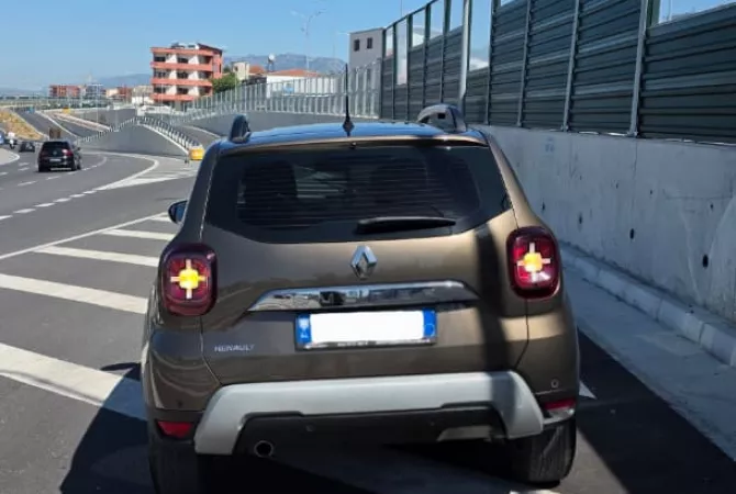 Makina ne shitje ne Tirane, Renault, 2020 gasoline-gas,Kambio Automatik Pagesa 14,000  Euro.