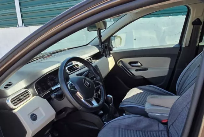 Makina ne shitje ne Tirane, Renault, 2020 gasoline-gas,Kambio Automatik Pagesa 14,000  Euro.