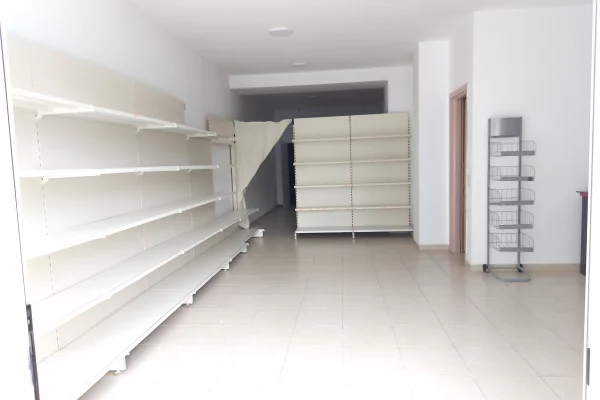 Ambjent biznesi me qera 65 m2