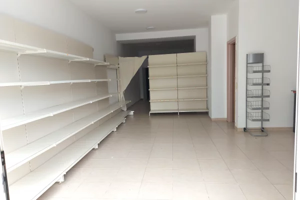 Ambjent biznesi me qera 65 m2