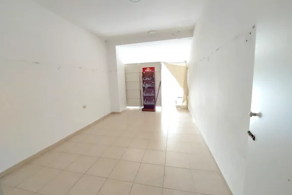 Ambient biznesi me qera 1+1 ne Tirane - 40,000 Leke