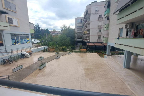 Ambient biznesi me qera 1+1 ne Tirane - 40,000 Leke