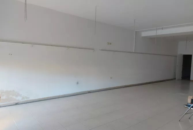 Ambient biznesi me qera 1+1 ne Tirane - 40,000 Leke